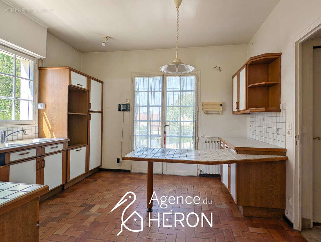 Maison 171 m² à Ormesson  - photo 9