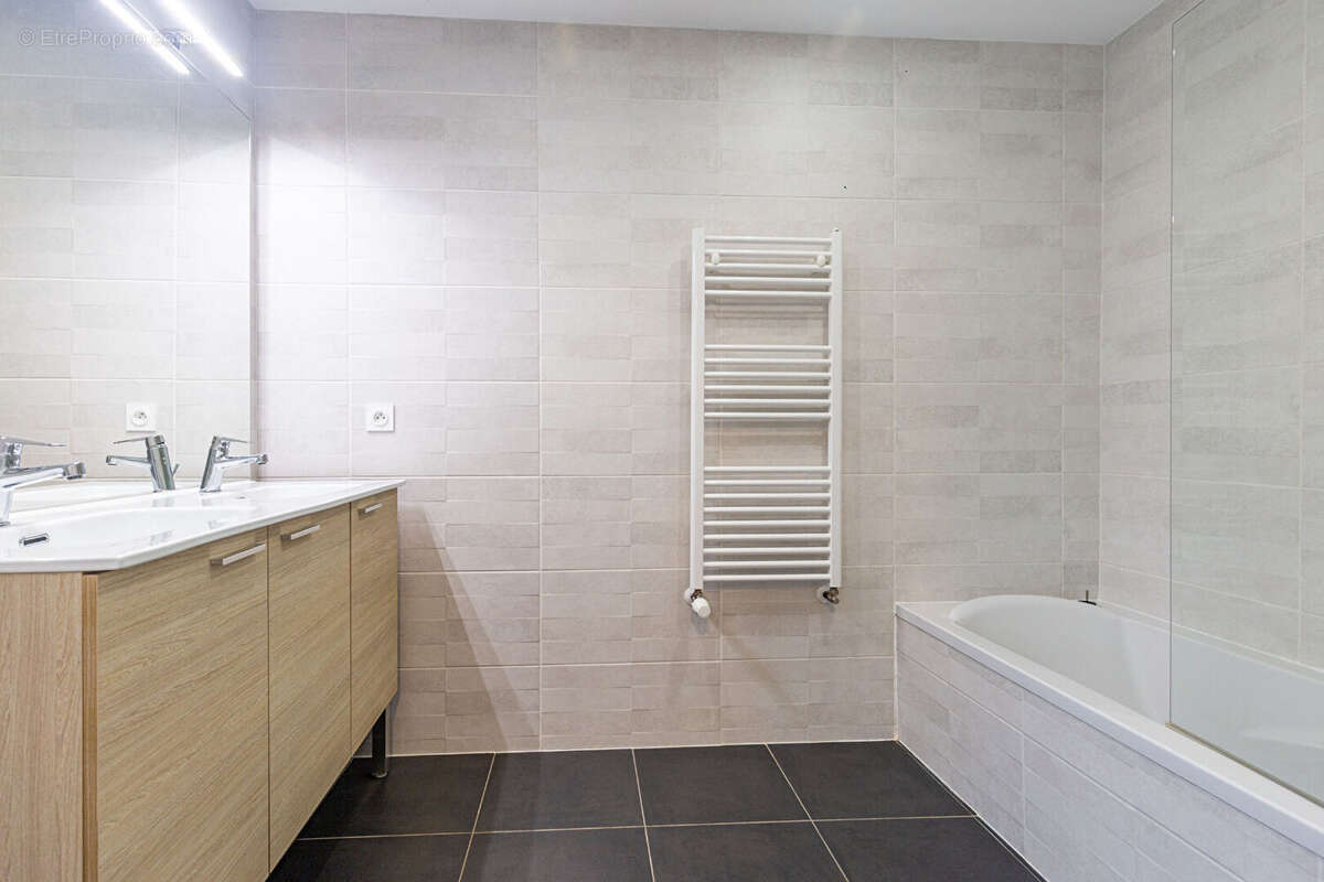 Agence laforet annecy - co-exclusivite - "dionée" - annecy / argonay - appartement t3 de 67m² - terrasse - cellier - garage en o - photo 8