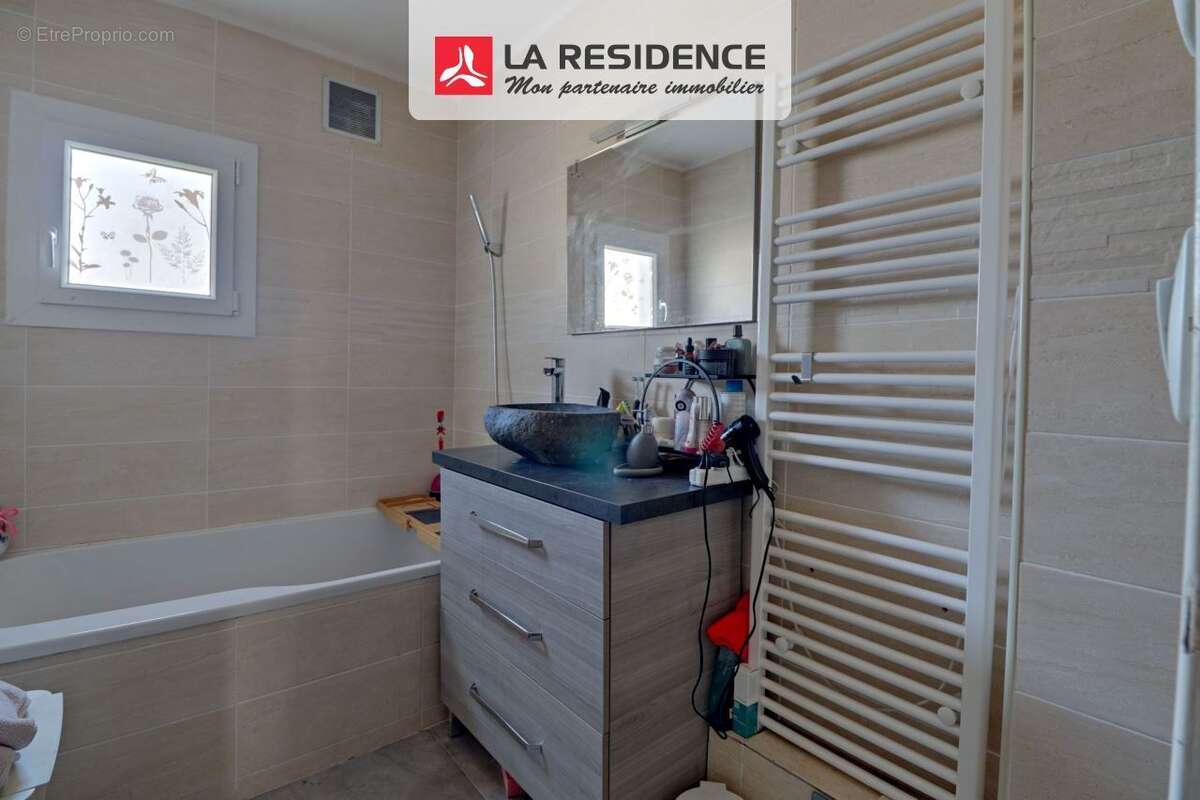 Maison à JOUY-LE-MOUTIER