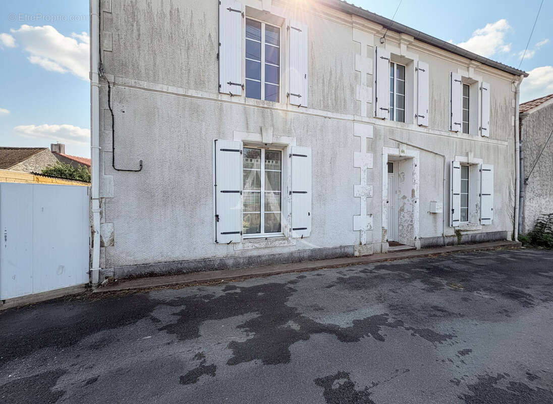 Maison Nalliers - 6 pièces - 4 chambres - photo 10