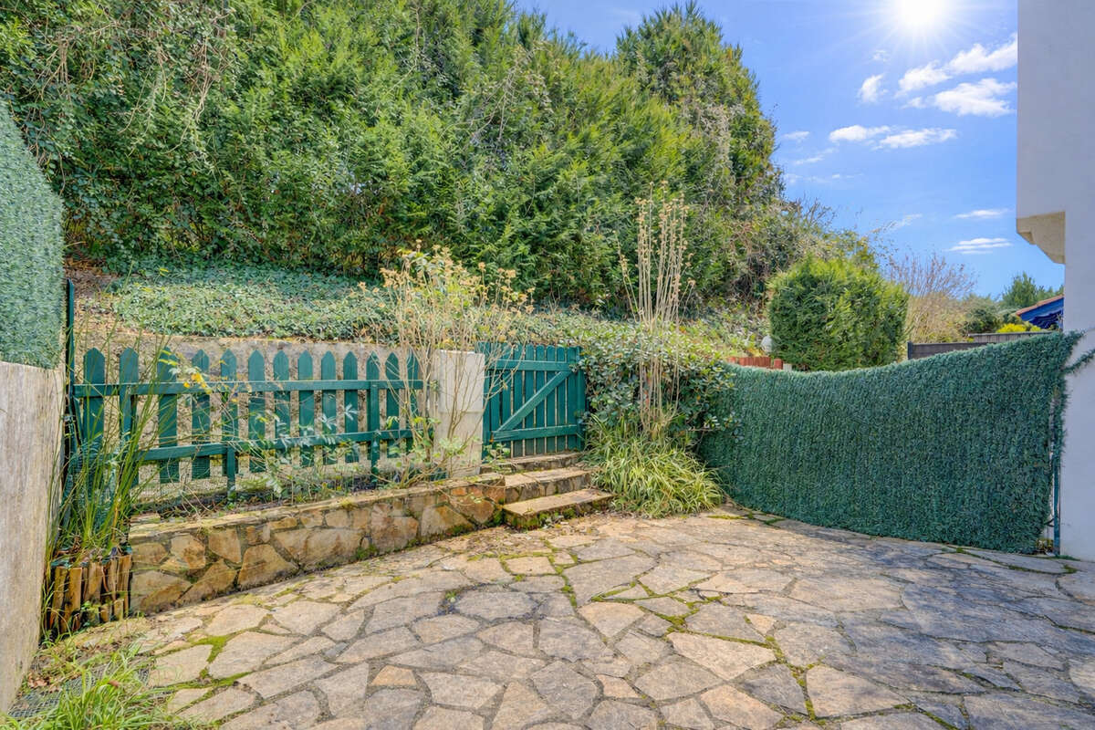 Maison mitoyenne 4 pieces avec deux terrasses, balcon, parking - photo 9