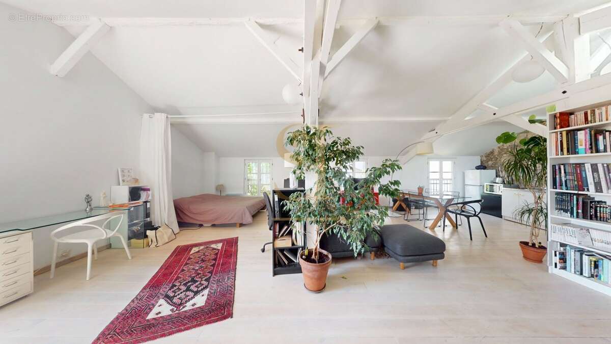 Appartement à COMBS-LA-VILLE