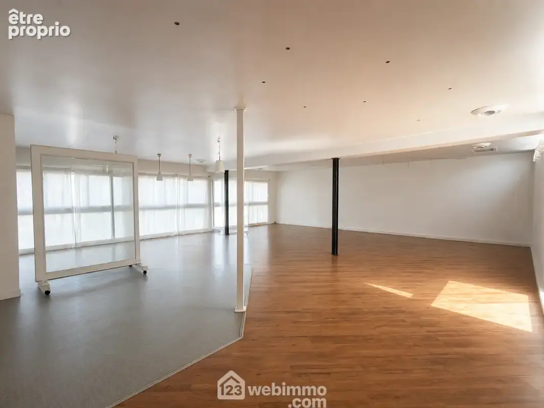 ? une grande pièce très lumineuse? - Appartement à MAZE