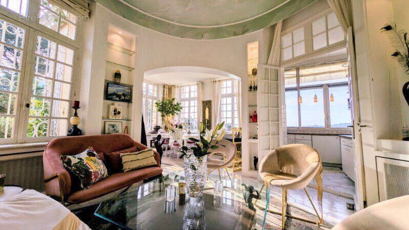 Appartement à VALLAURIS