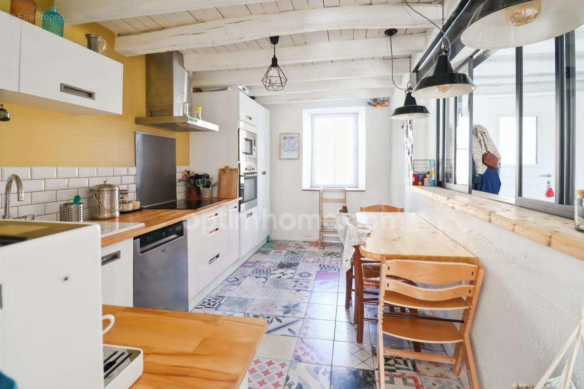 Maison de Charme - 132 m² - 6 pièces - 4 Chambres - Carport Double - Terrain 1256 m² -SAINT HILAIRE LA TREILLE (87) - photo 9