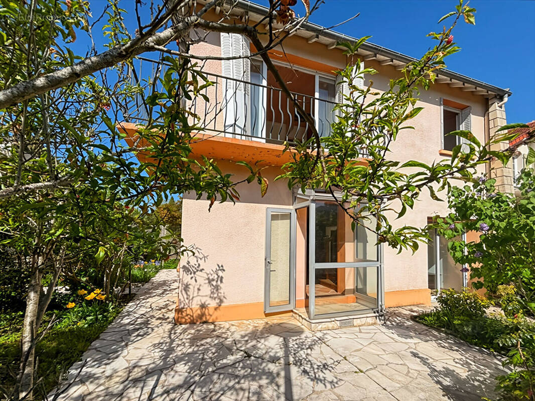 Maison à VERRIERES-LE-BUISSON