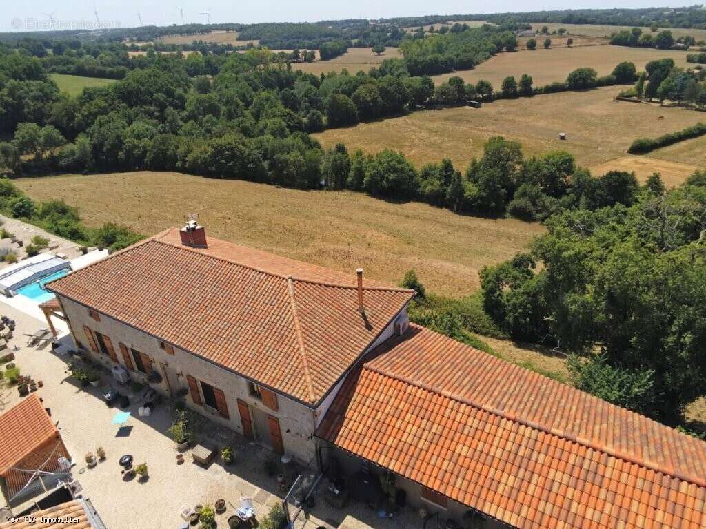 Maison à CHARROUX
