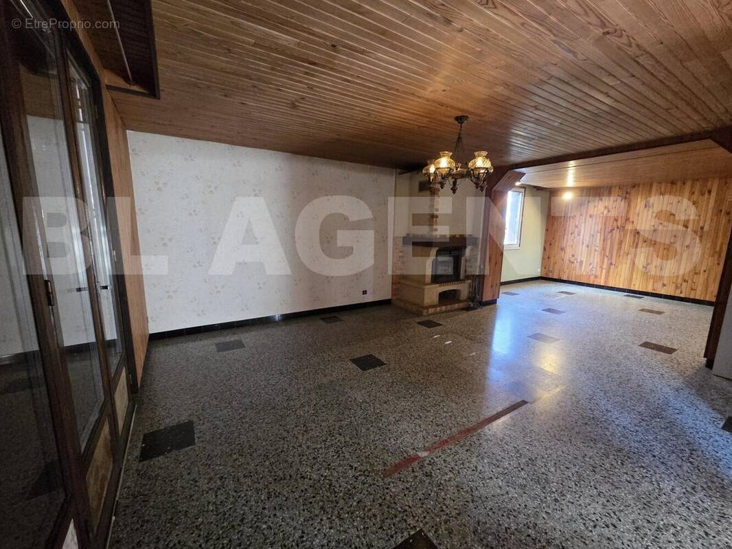 20251126_150217 - Maison à SAVIGNE-L'EVEQUE