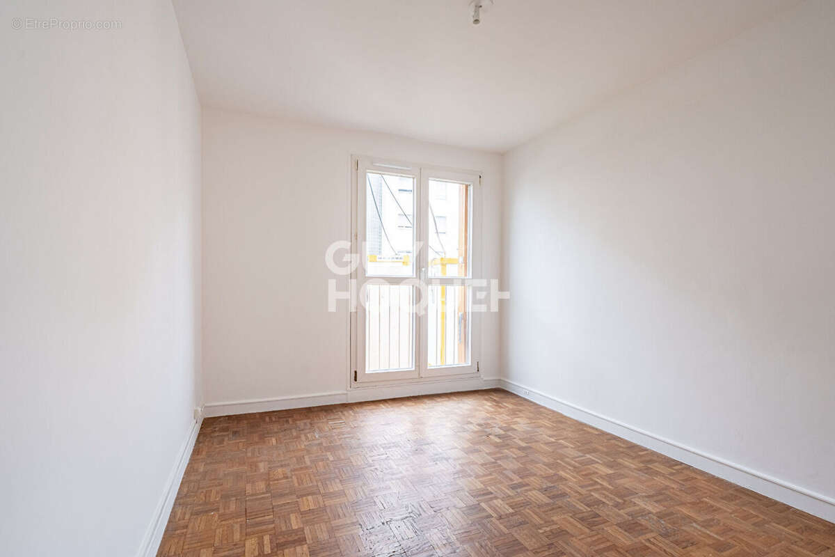Appartement à VILLENEUVE-LA-GARENNE