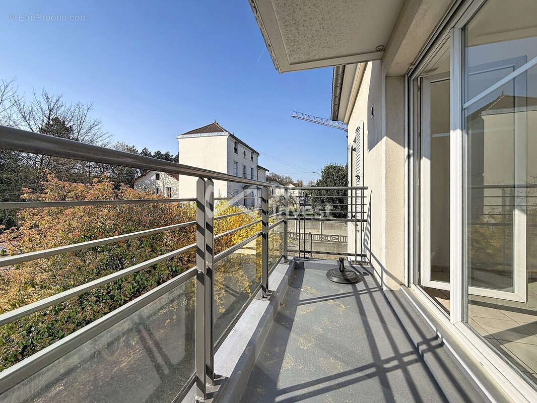 Appartement à VAUJOURS