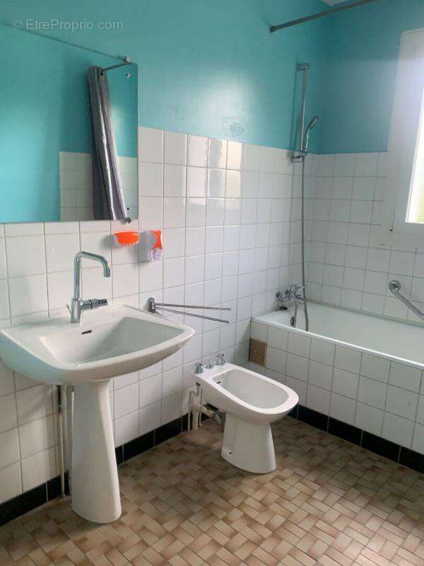 Maison à SAINT-ETIENNE-DE-BRILLOUET