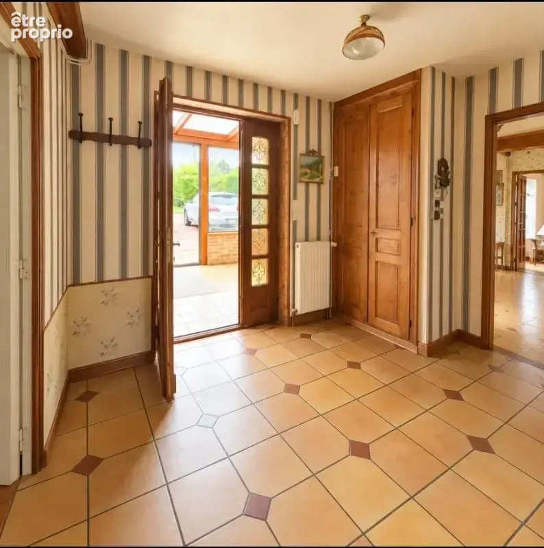 Maison  de 136M2 avec dépendances, pâture et 8000M2  de terrainà Versigny - photo 2