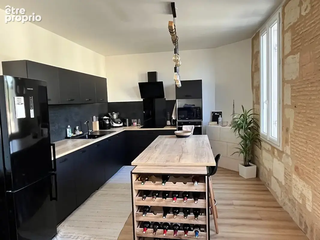 À VENDRE T4 de charme entièrement rénové, avec terrasse privative et entrée indépendante - photo 1