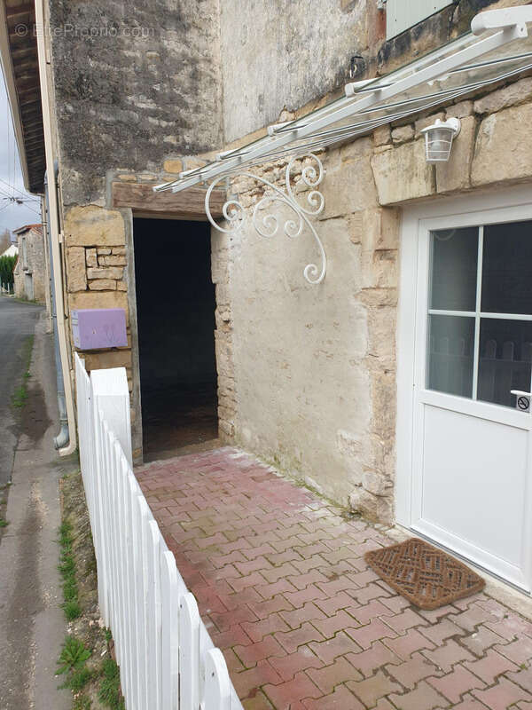 Maison à AIGRE
