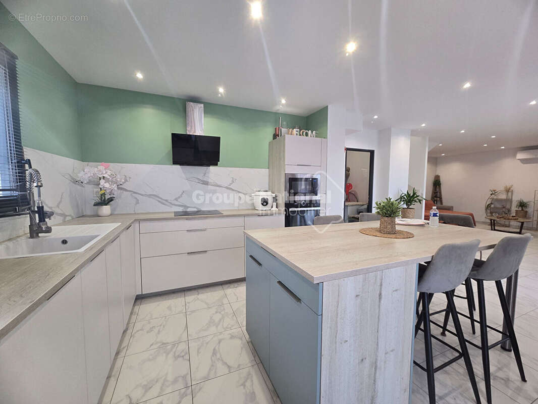 Maison à JONQUIERES-SAINT-VINCENT