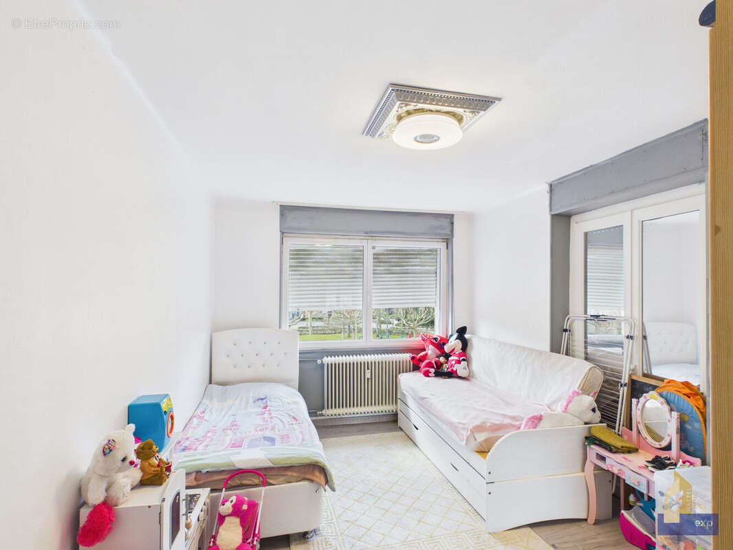 chambre spacieuse - Appartement à COLMAR