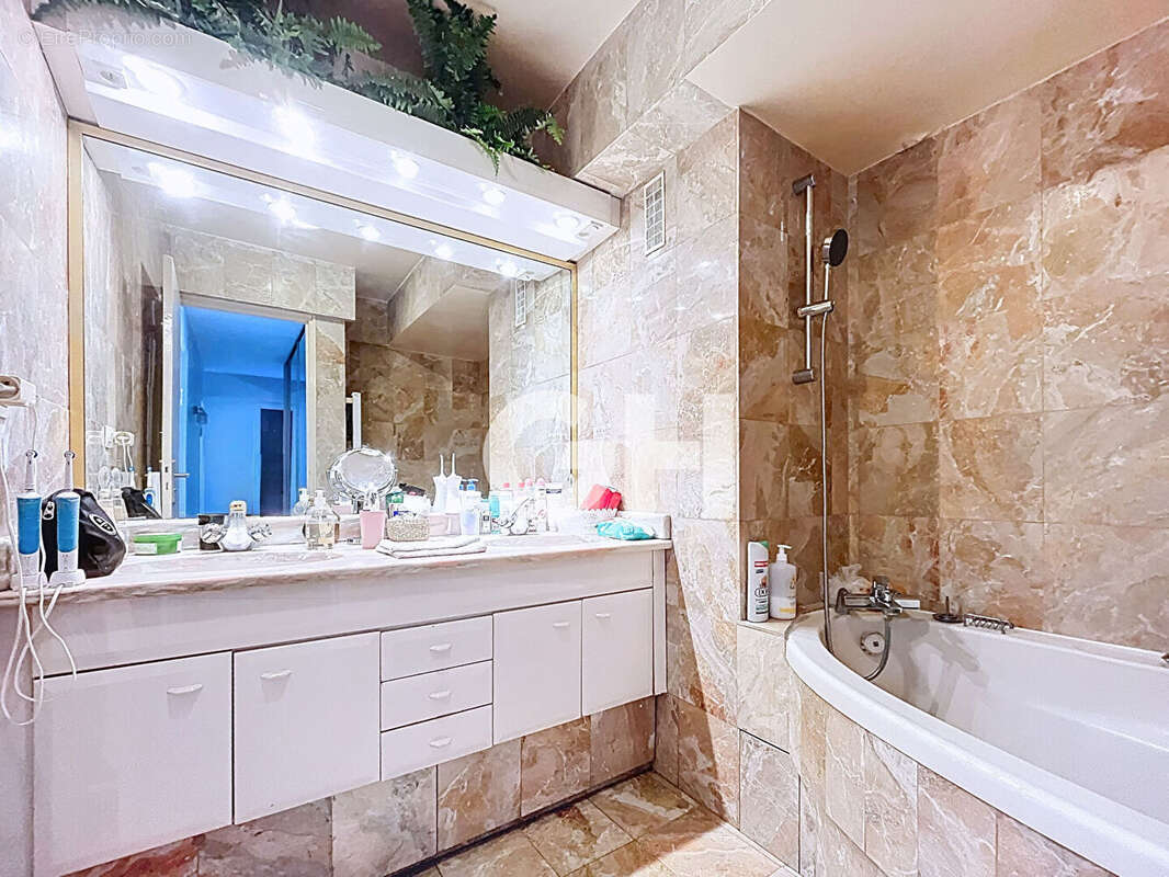 Appartement à PARIS-20E