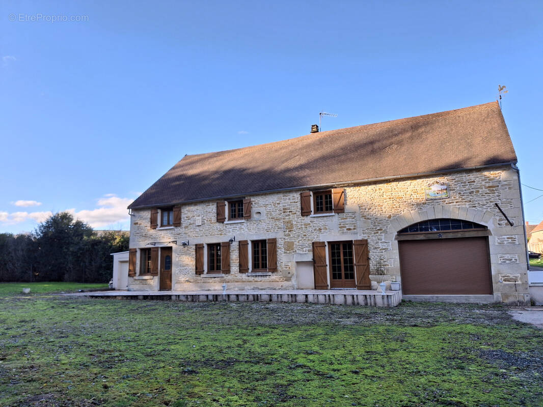 Maison à CHATEAUNEUF-VAL-DE-BARGIS