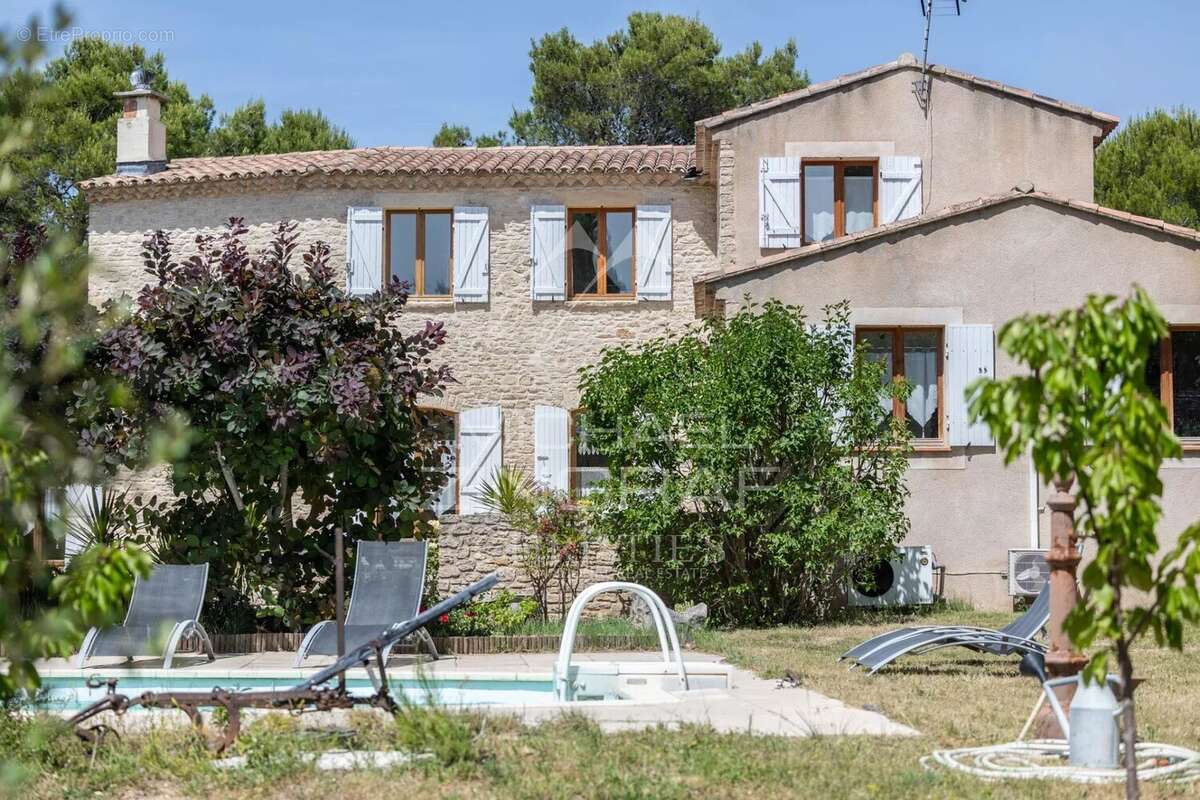 Exclusivité - Charmante maison provençale en pierre avec piscine au cœur du Luberon - photo 4