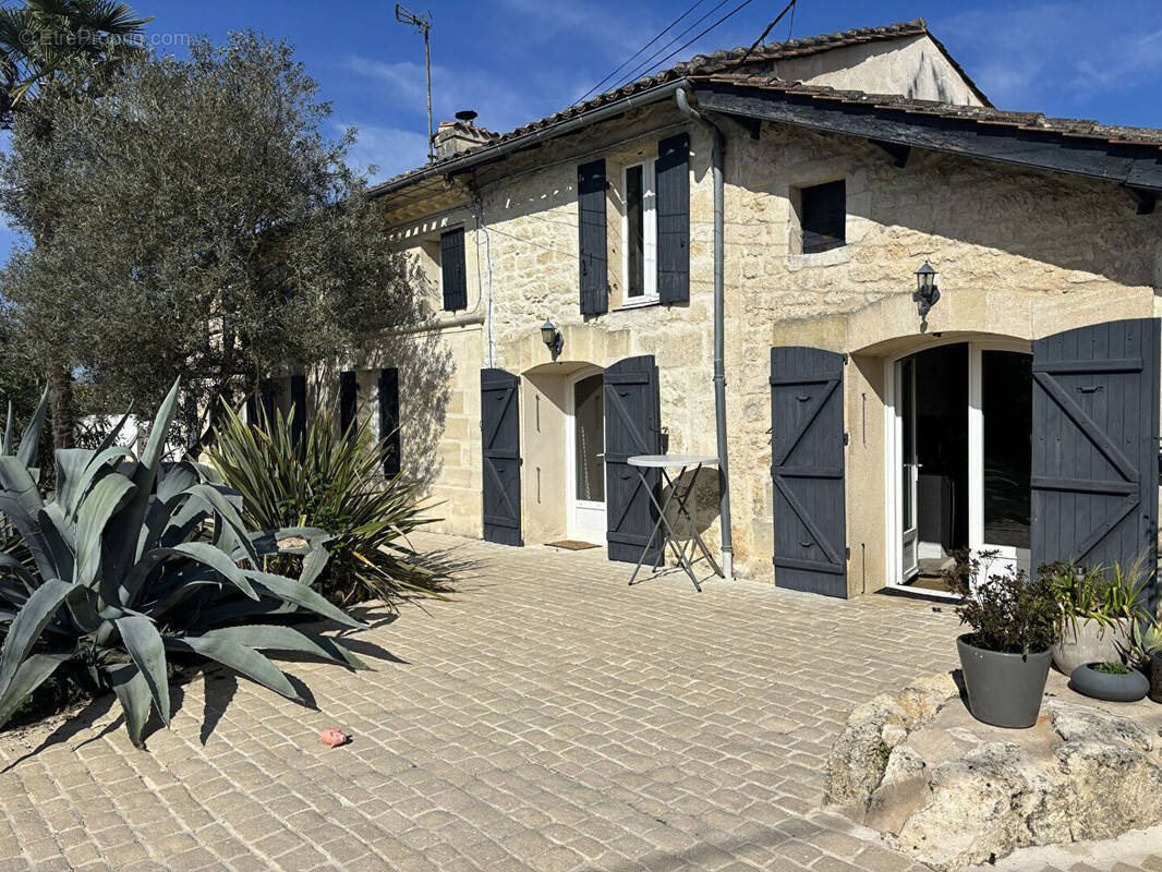 Maison à PRIGNAC-ET-MARCAMPS