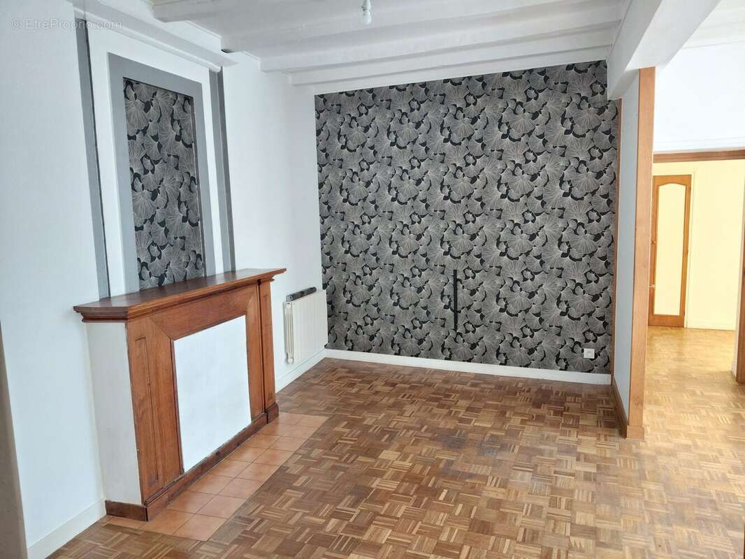 Maison à SAINT-GENIS-DE-SAINTONGE