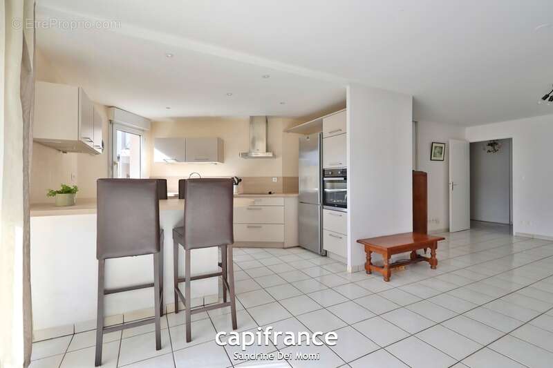 Appartement à SAINT-GENIS-LES-OLLIERES