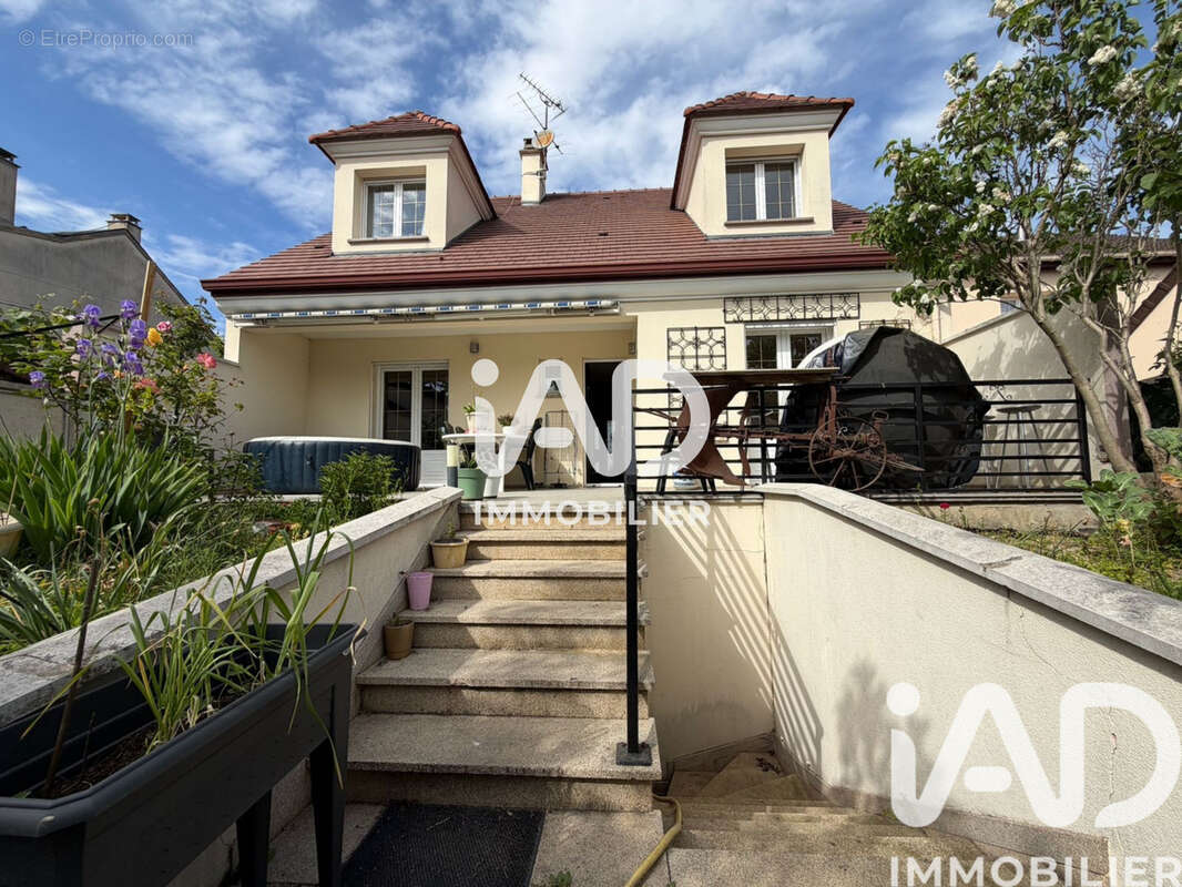 Photo 2 - Maison à LE BLANC-MESNIL