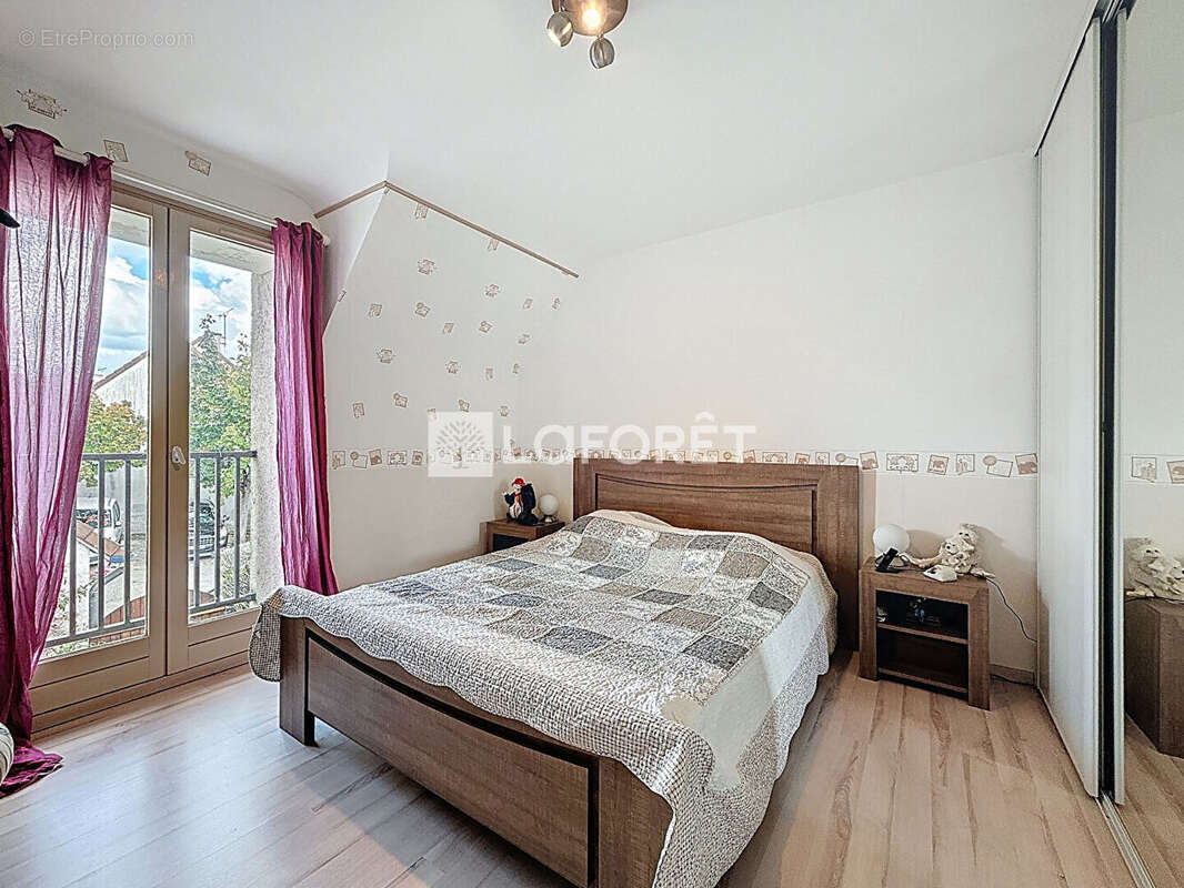 Maison à LA CHAUSSEE-SAINT-VICTOR