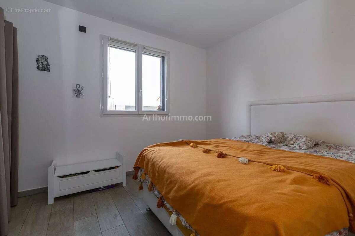 Maison à VEZERONCE-CURTIN