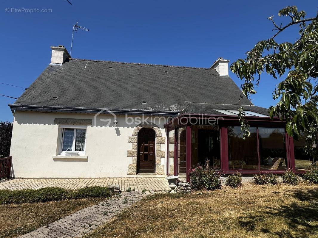 Maison à PLOUGUENAST