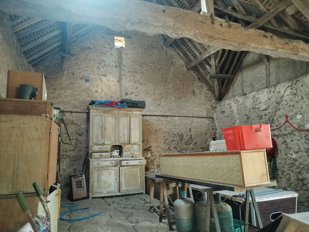 Corps de ferme à rénover – trois habitations – terrain de 6 836 m² - photo 7