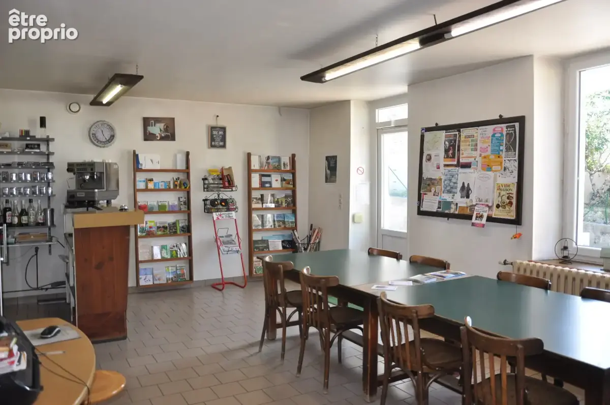 En montagne bourbonnaise, bel ensemble immobilier composé d'un commerce, d'un logement, et d'un fort potentiel - photo 4