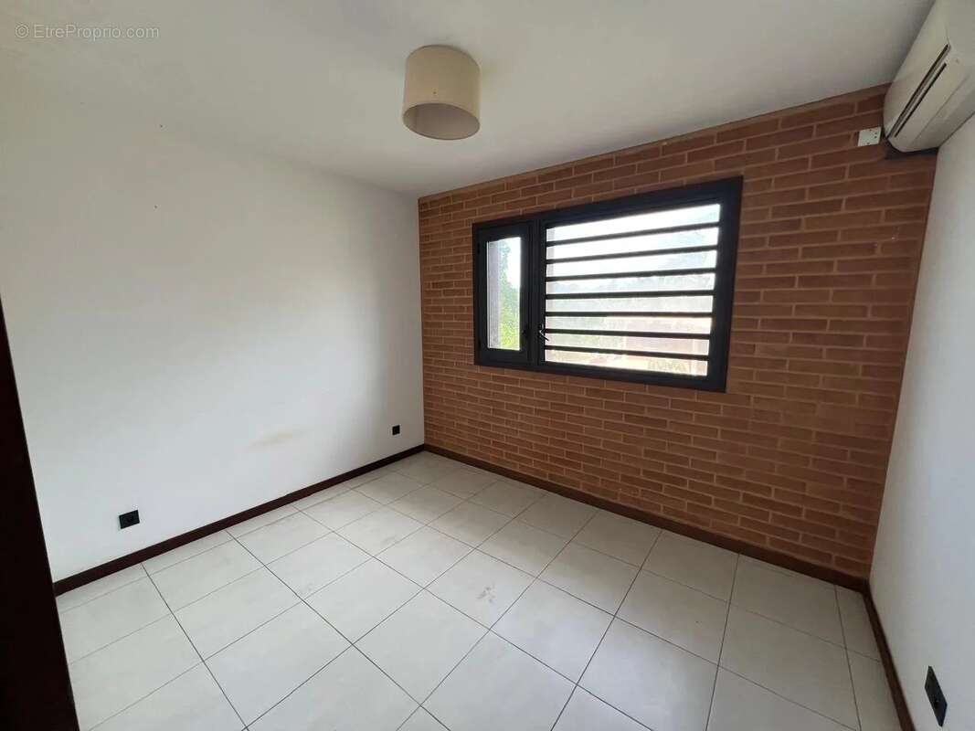 Appartement à REMIRE-MONTJOLY