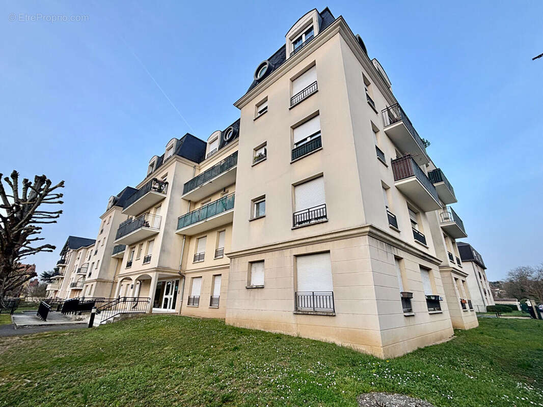 Appartement à CORBEIL-ESSONNES