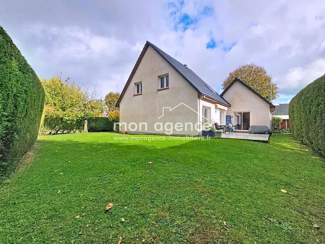 Maison à FRANQUEVILLE-SAINT-PIERRE