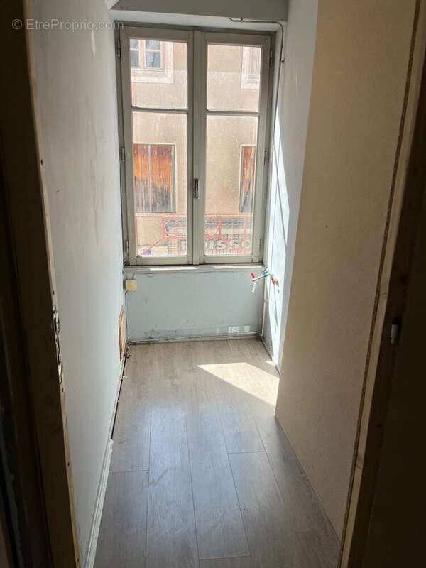 Appartement à COURS-LA-VILLE