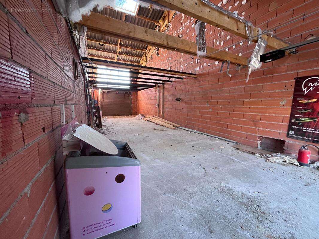 Maison avec vue sur le port de 300 m² avec permis accordé pour divers projets, gros travaux et gros potentiel - photo 7