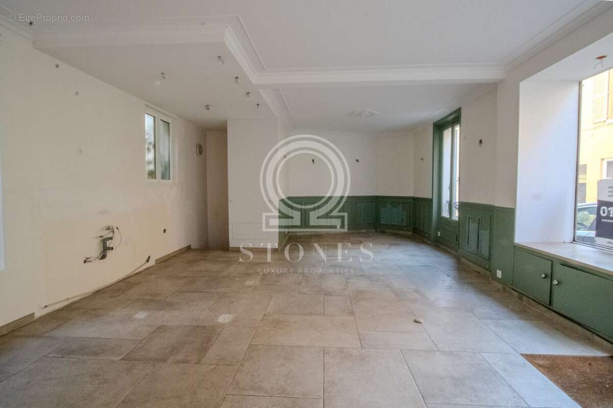 Commerce 83 m² à Marly-Le-Roi  - photo 3
