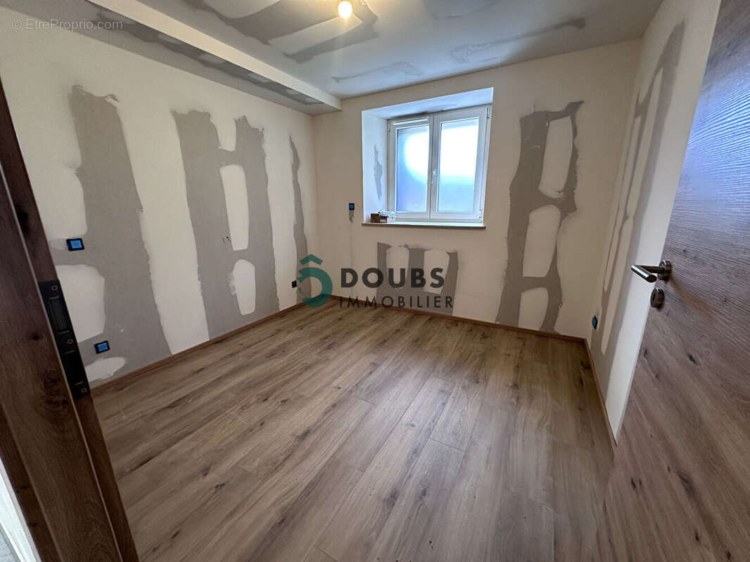 Appartement à ORCHAMPS-VENNES