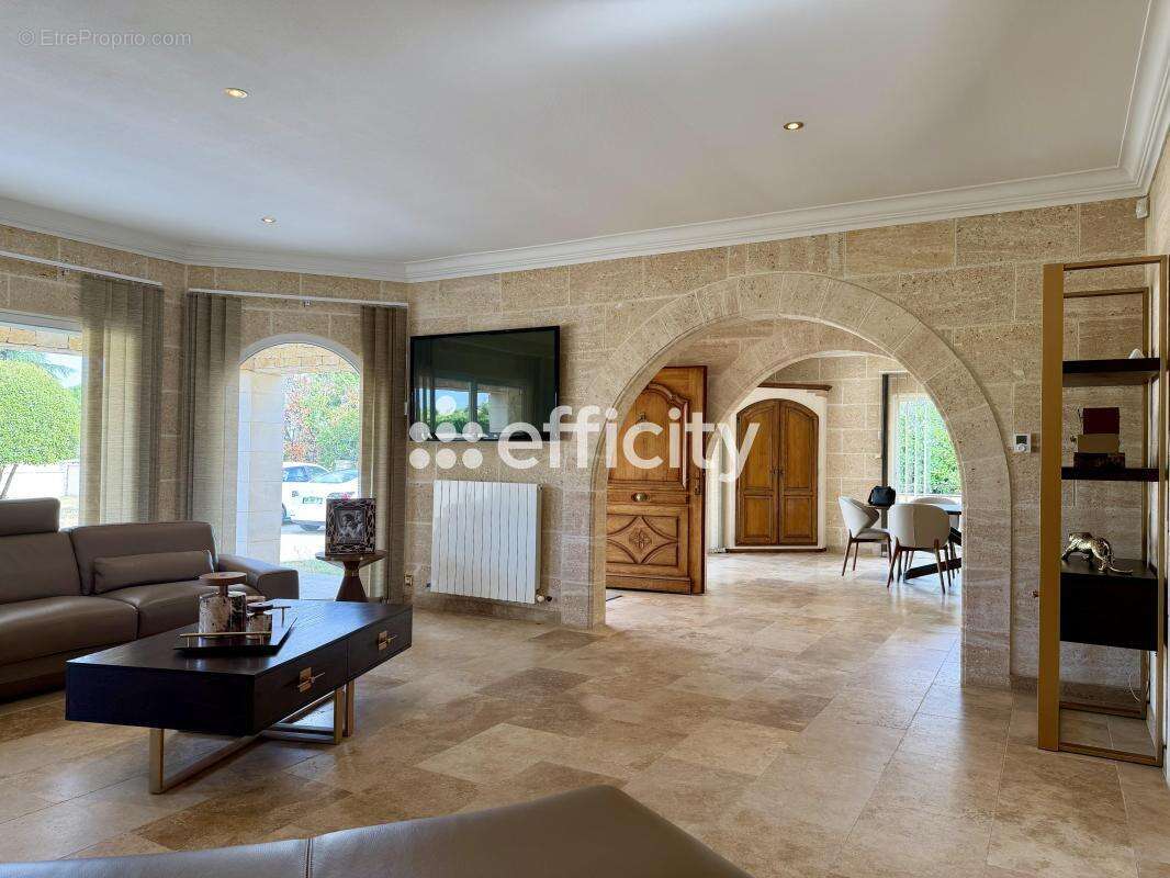 Maison 129 m² à Ambares-Et-Lagrave  - photo 3
