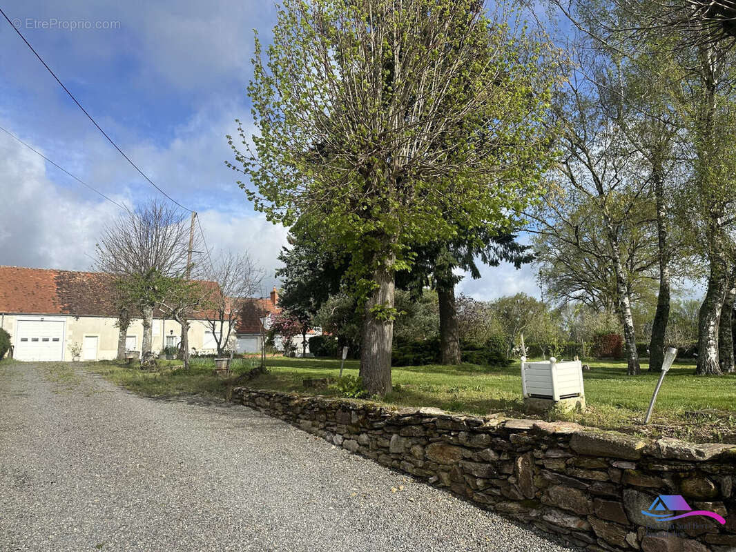 Entrée de la propriété - Maison à CHATEAUMEILLANT