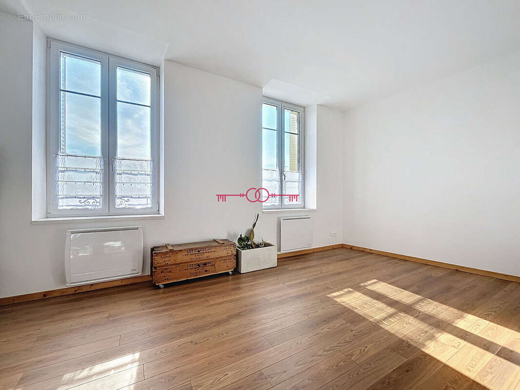 Secteur Witry-lès-Reims, immeuble avec appartements et local commercial - photo 5