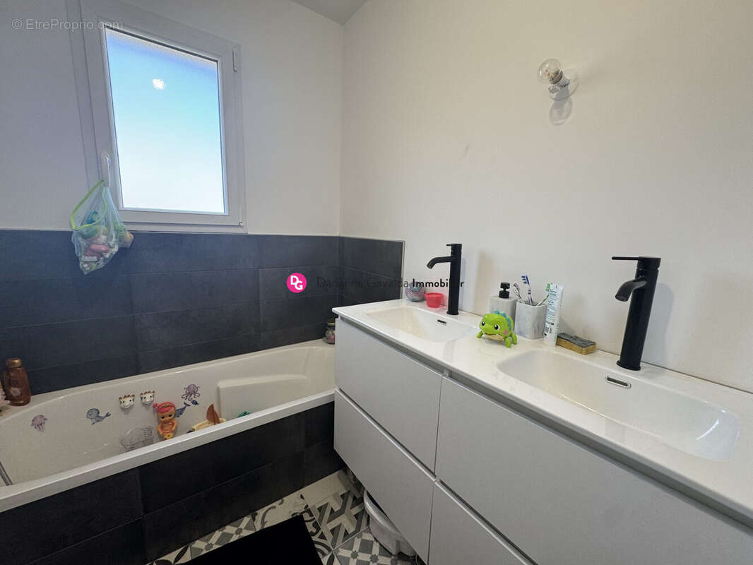 Maison 102 m² à Saint-Santin  - photo 6