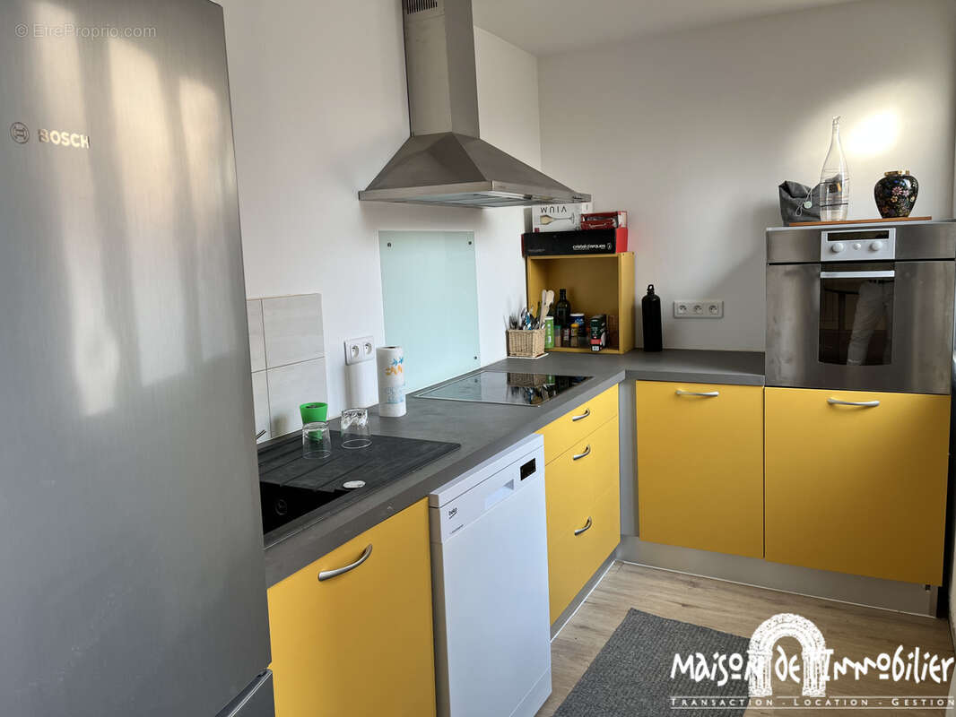 A vendre à COGNAC Centre-ville - Maison de ville rénovée - 4 pièces - 99m2 - Cour et garage - photo 4