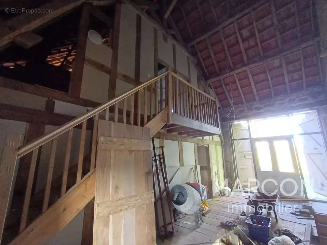 Maison à SAINT-HILAIRE-LE-CHATEAU