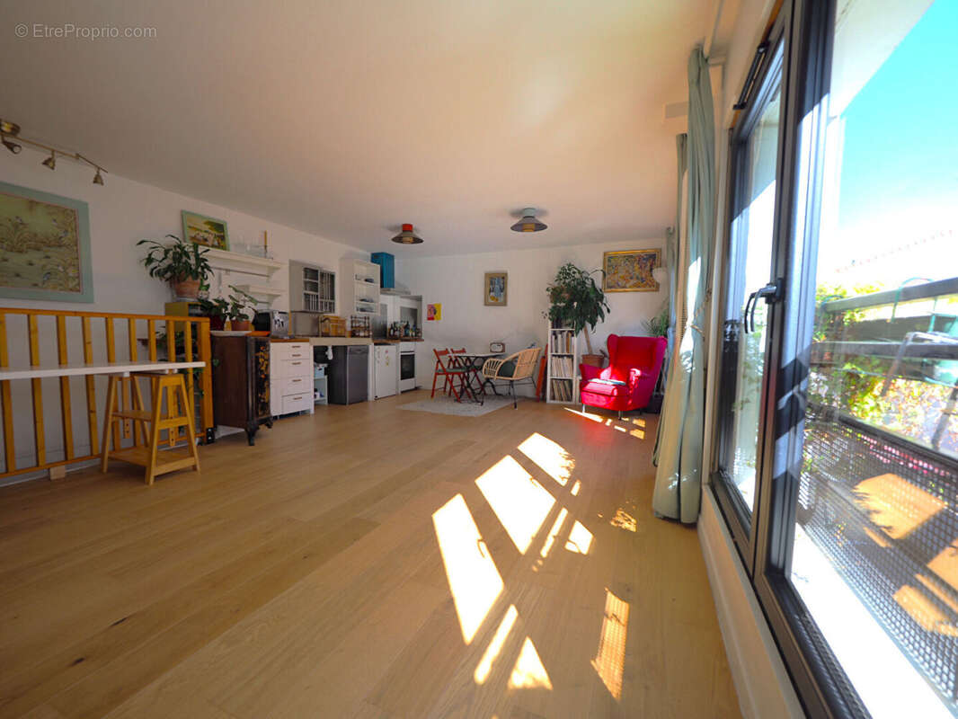 Appartement à LES LILAS