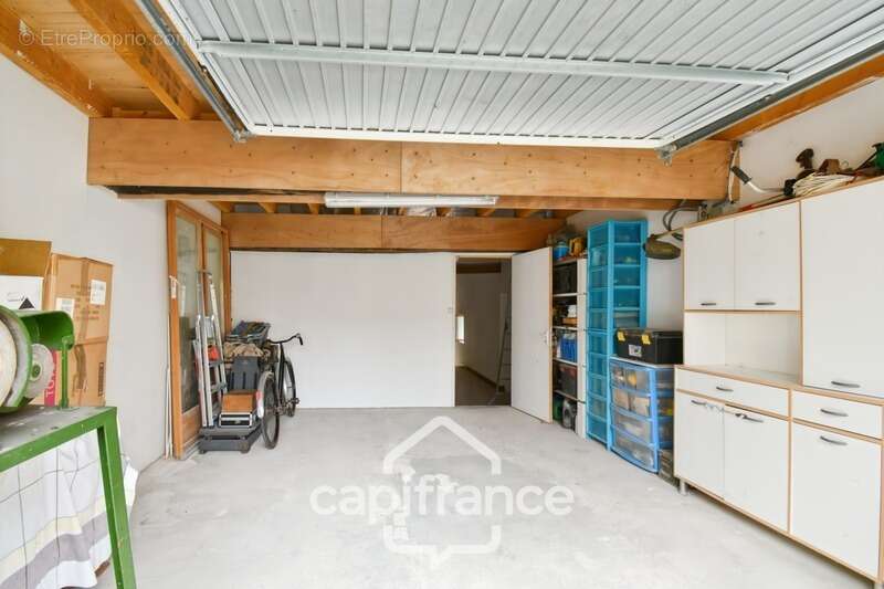 Maison charentaise à vendre 4 pièces LES EGLISES D'ARGENTEUIL (17)avec garage sur 1089m² de jardin arboré - photo 15