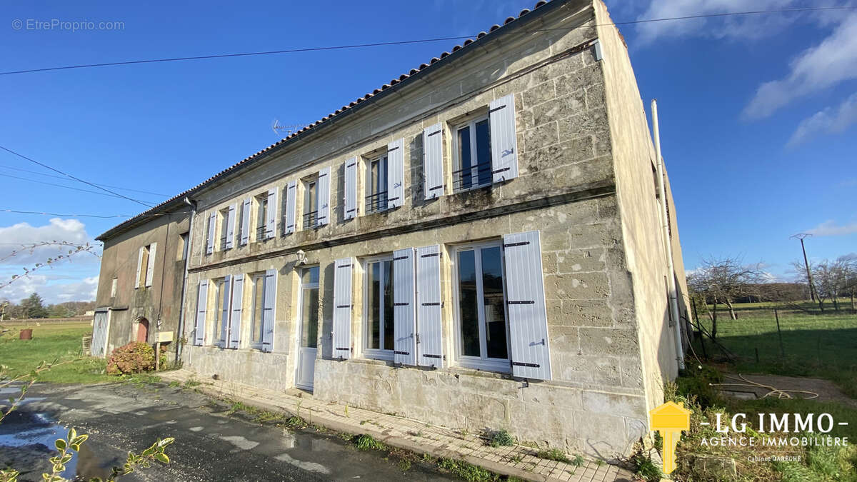 Maison à CHENAC-SAINT-SEURIN-D'UZET