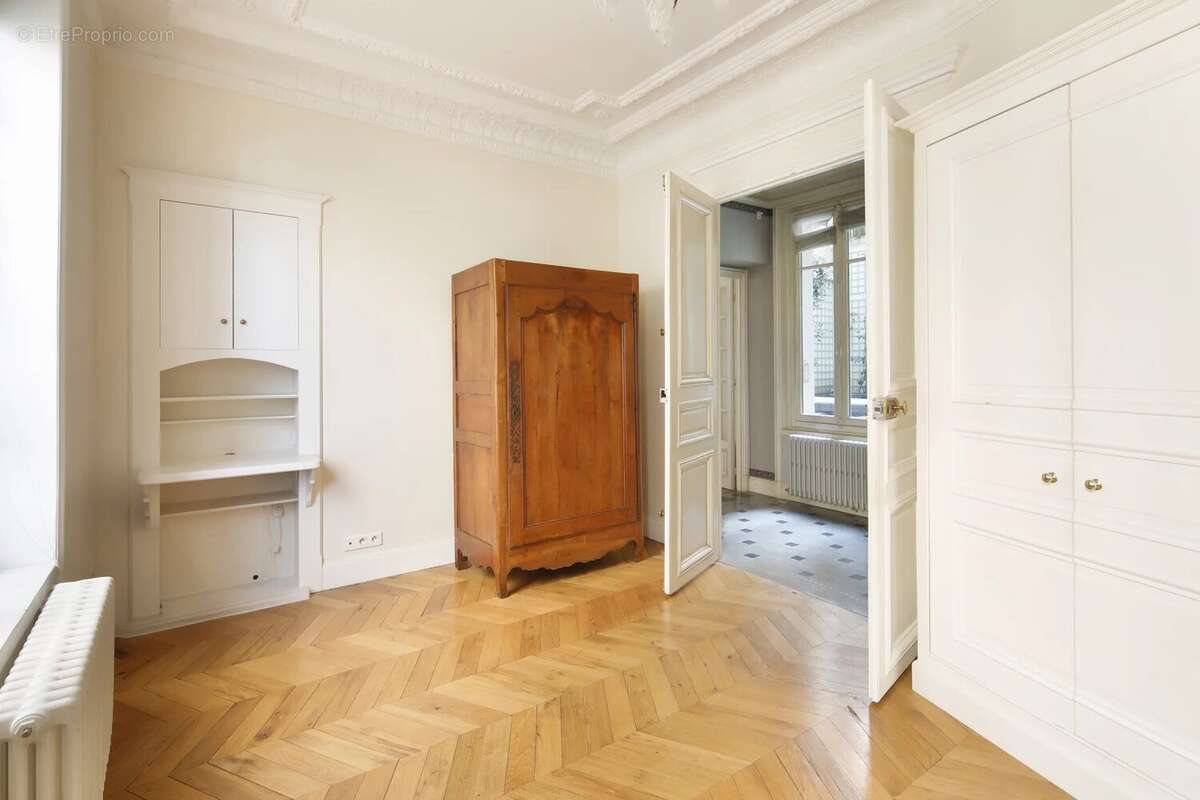 Appartement à PARIS-7E