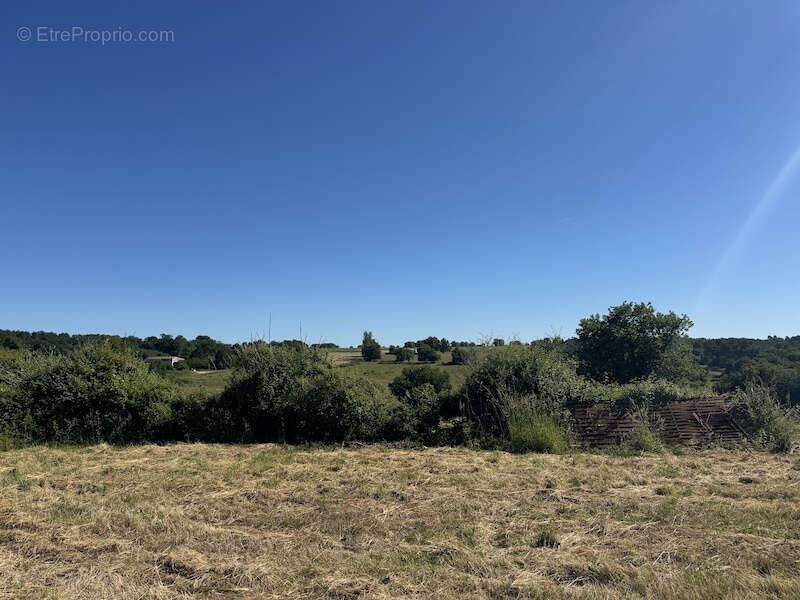 Parking à LA GENETOUZE